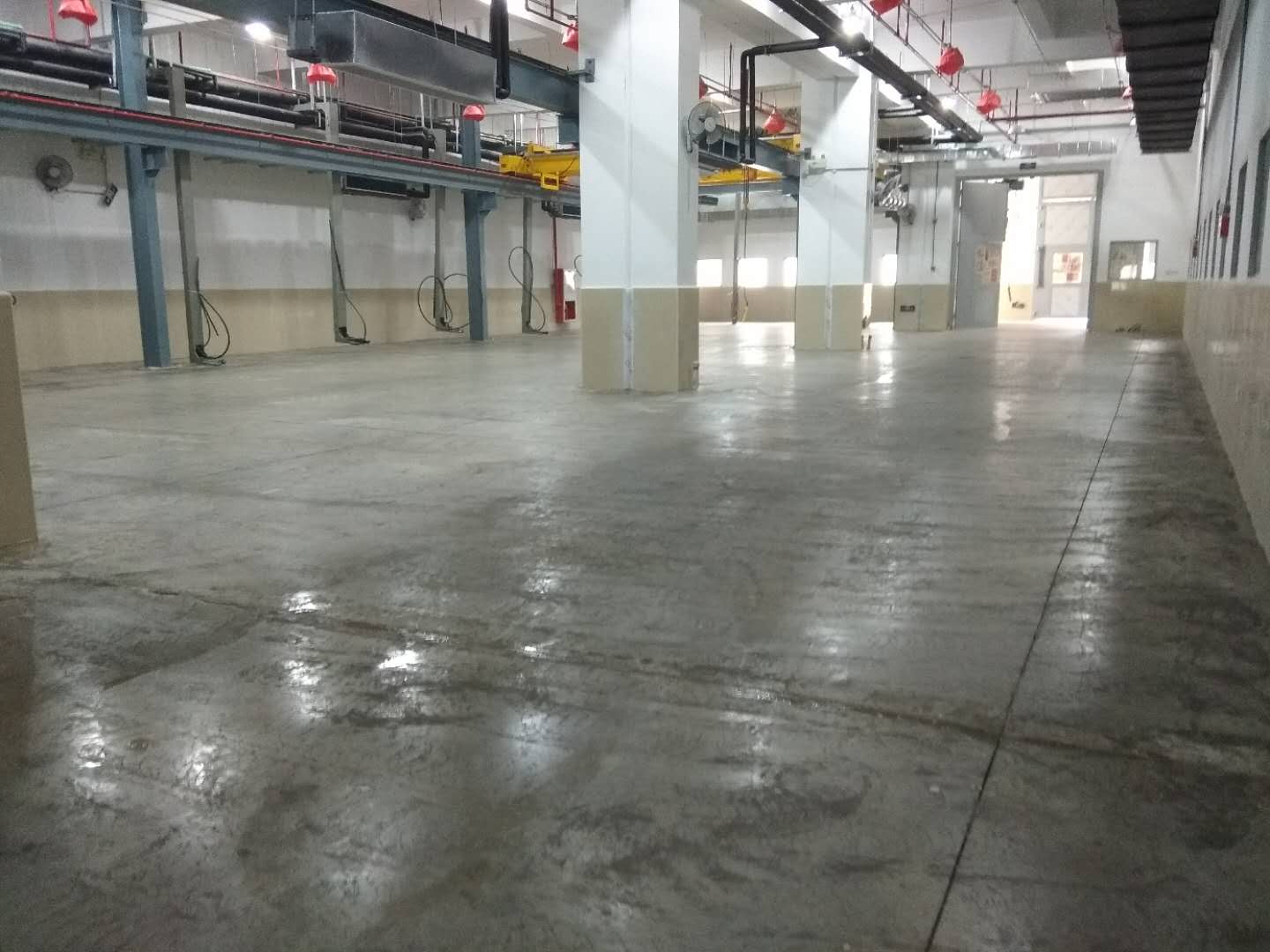 為什么我不爽快地告訴你環(huán)氧地坪漆施工價格是多少錢一平方？