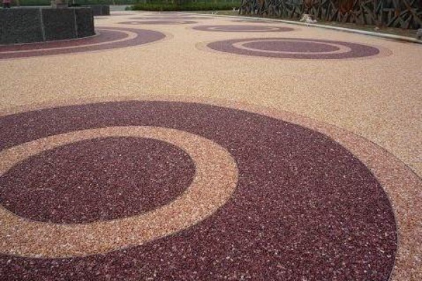 陶瓷彩砂顆粒材料做路面地坪實(shí)用嗎？